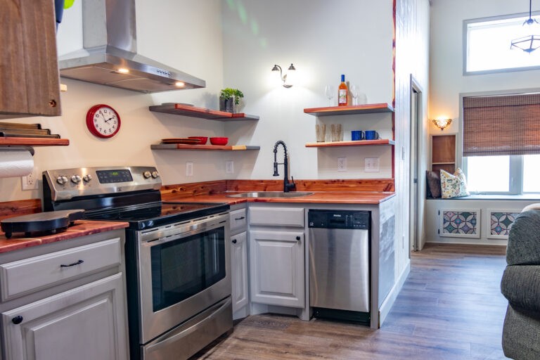 Read more about the article Welcoming All Walks of Life: The Beauty of Diverse Travelers at 806 Cozy Homes