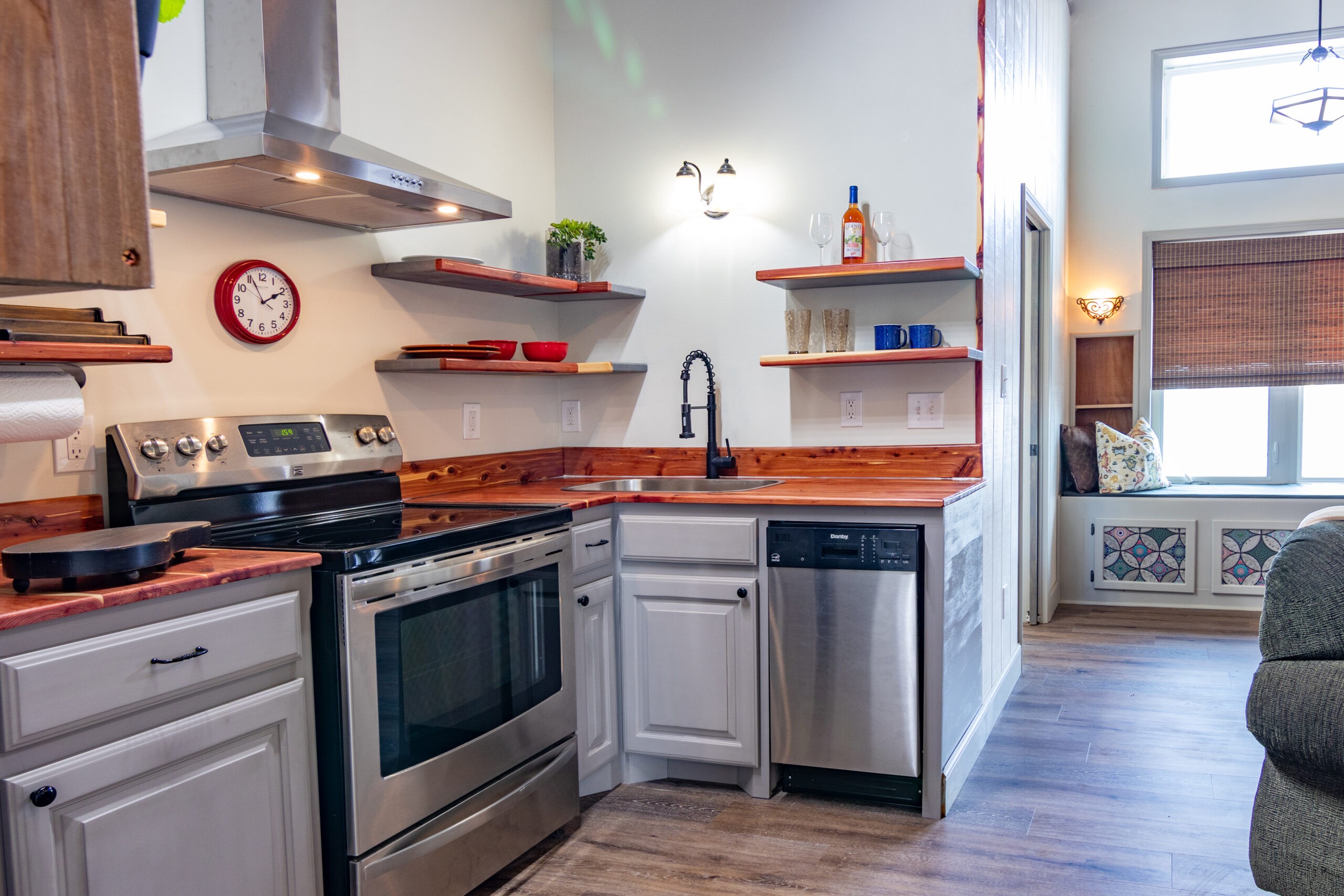 Welcoming All Walks of Life: The Beauty of Diverse Travelers at 806 Cozy Homes